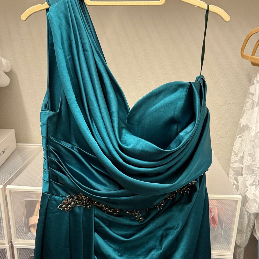 Elegant Teal Evening Gown